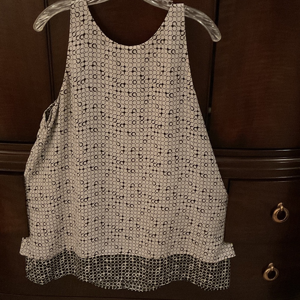 Max Studio Black and Cream Patterned sleeveless top